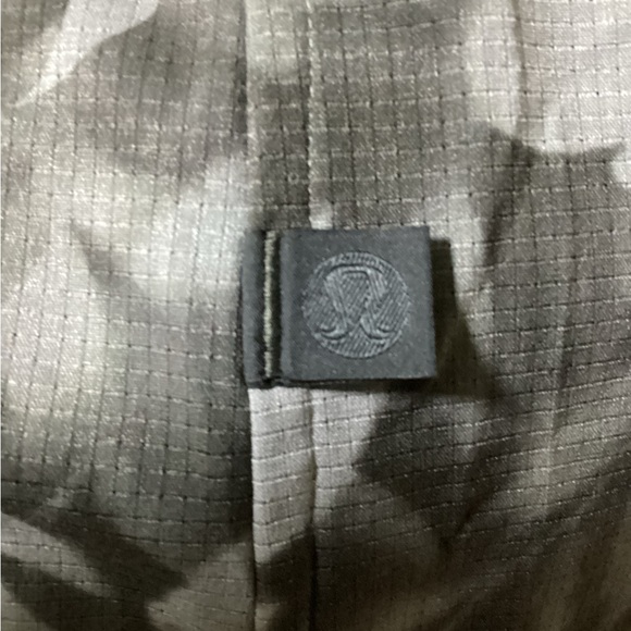 Lululemon Short Sleeve Shirt. M - Picture 3 of 4